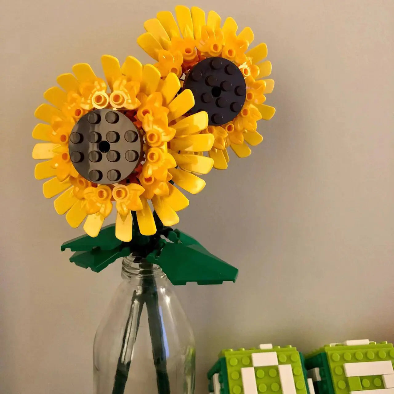 Lego-Compatible Bouquet with Roses and Sunflowers